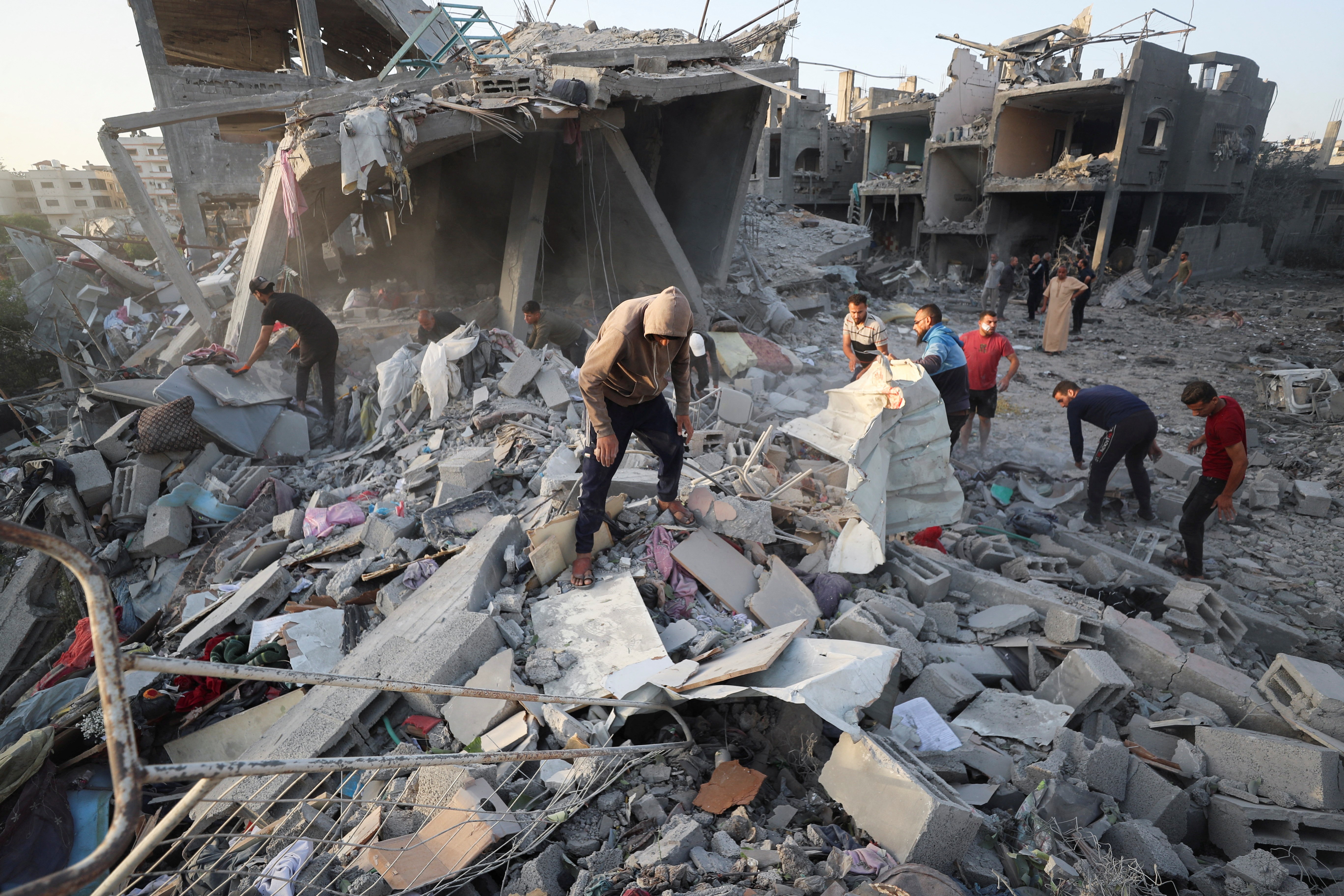 Israel intensifica bombardeios em Gaza e deixa 70 mortos