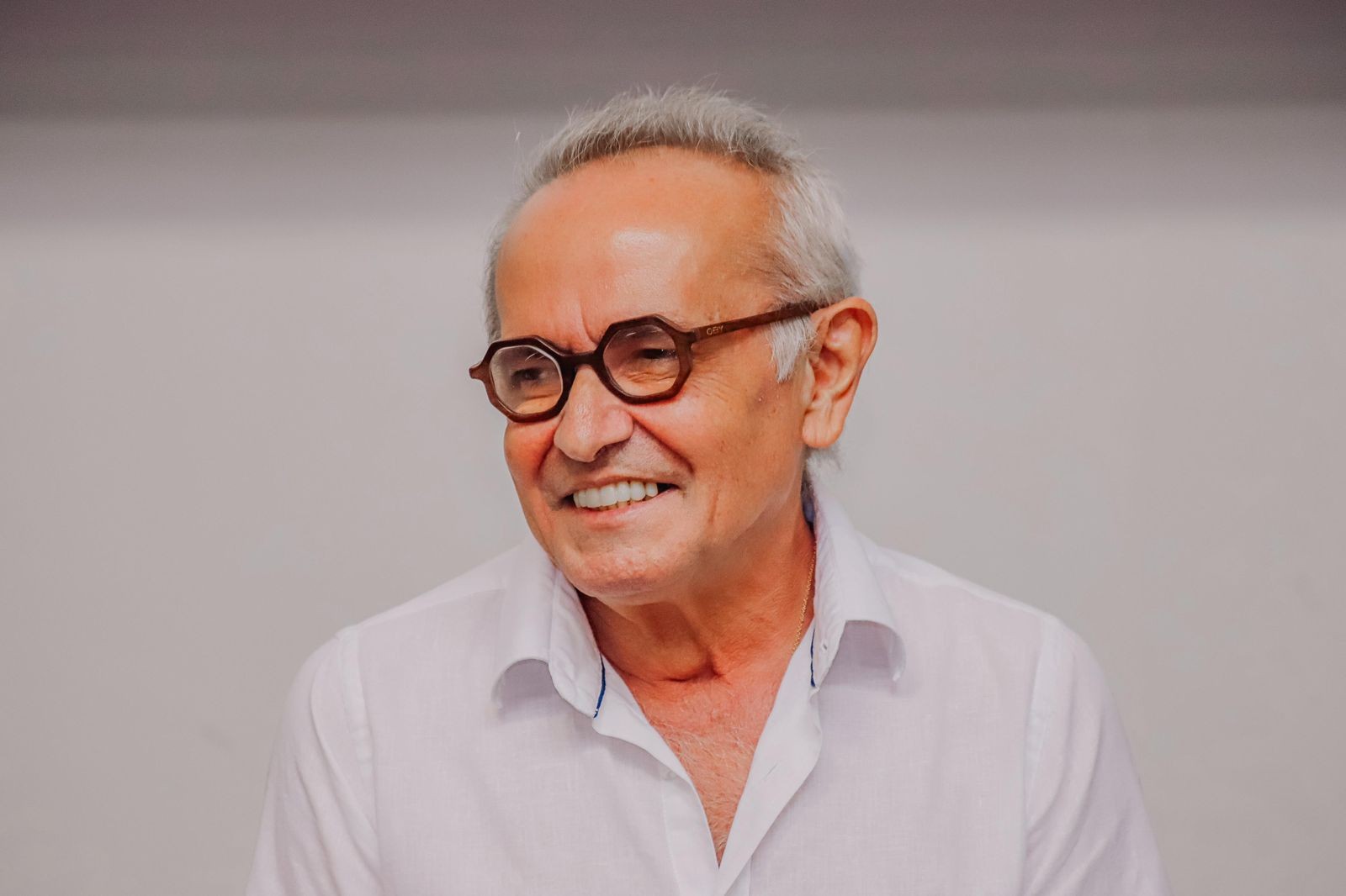 Cícero Lucena anuncia que vai se filiar ao MDB