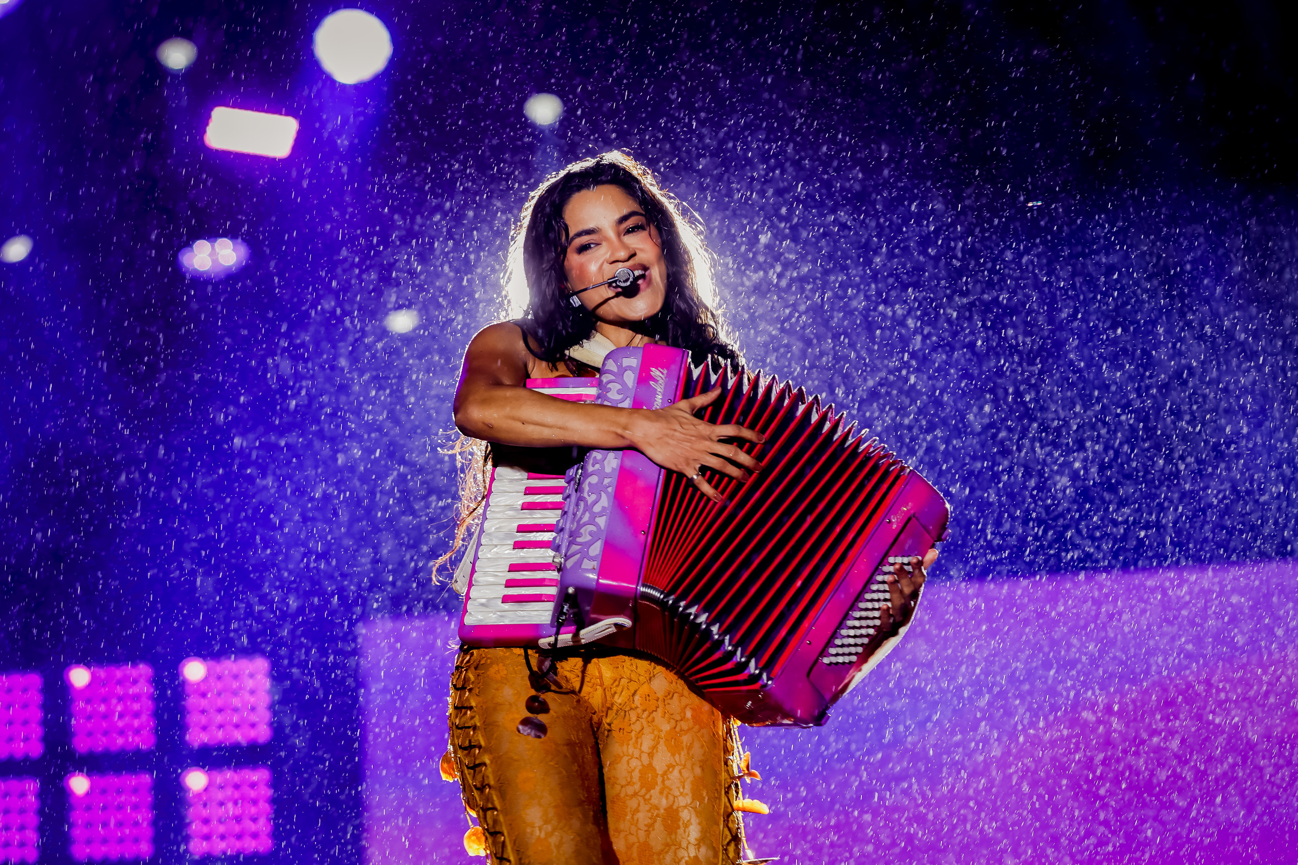 Cícero Lucena prestigia gravação do DVD de Lucy Alves na Orla e destaca potencial de João Pessoa como sede de grandes eventos