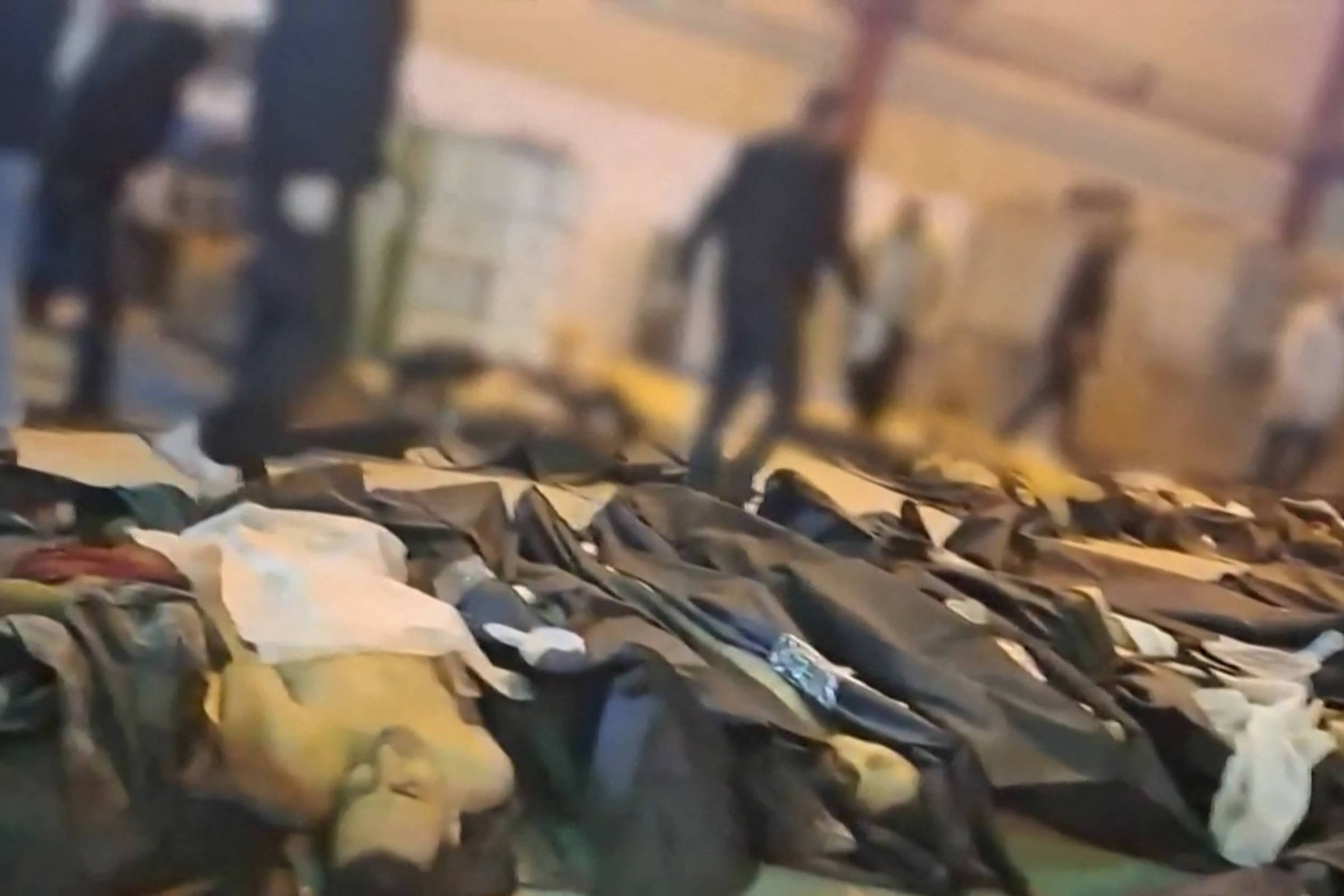 Vi milhares de corpos despejados como lixo, diz testemunha sobre protestos no Irã